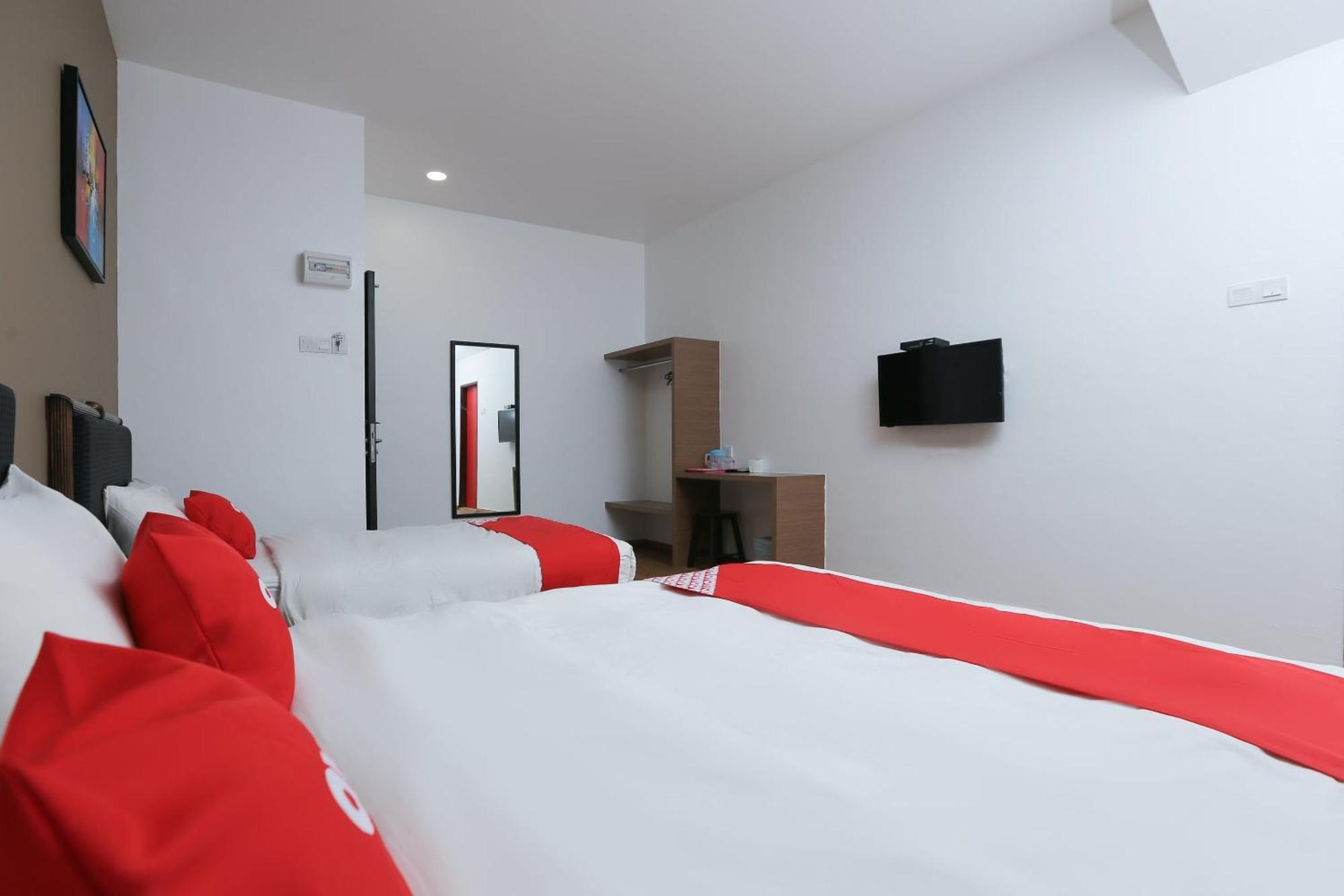 Oyo 89915 East Mount Hotel كوكوب المظهر الخارجي الصورة