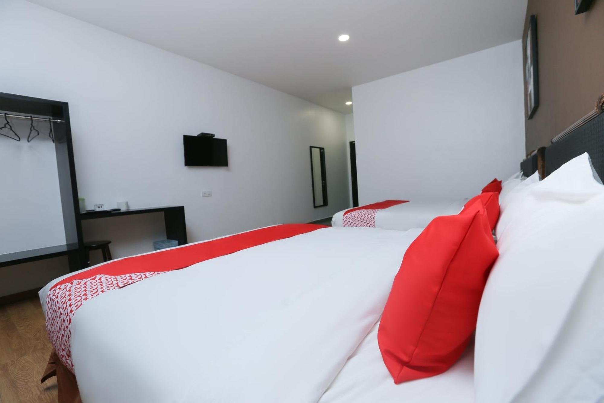 Oyo 89915 East Mount Hotel كوكوب المظهر الخارجي الصورة